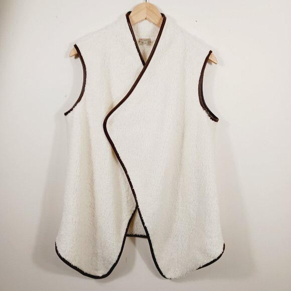Cremieux, Sherpa Vest with Brown Faux Leather Trim, Size Small, Soft and Light - Picture 4 of 11